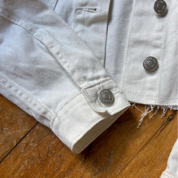 Cropped White Denim Jacket - Picture 3 of 6